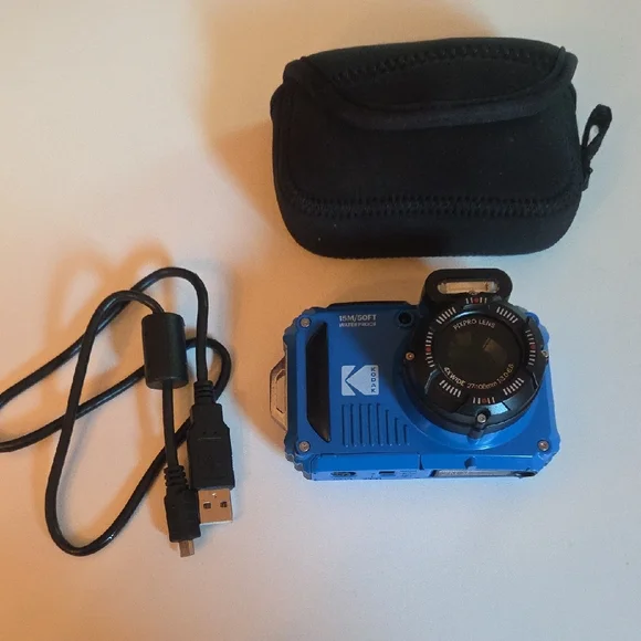 Kodak PIXPRO Waterproof WPZ2 Camera with Accessories_ Like-New Condition - Picture 7 of 8